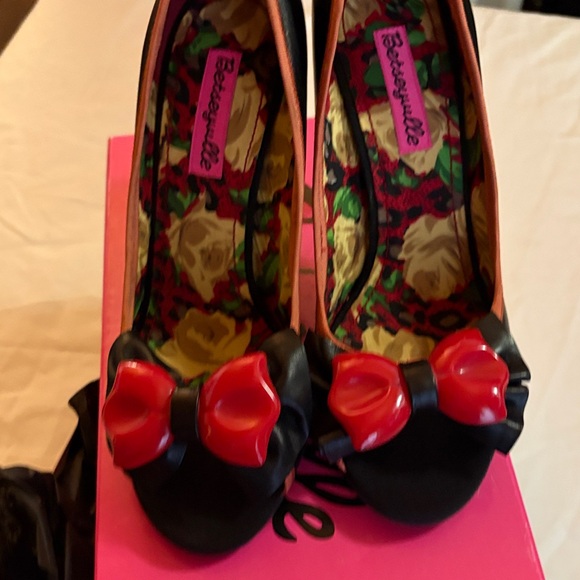 Betsey Johnson Black Heels with Red Bow - Picture 14 of 15